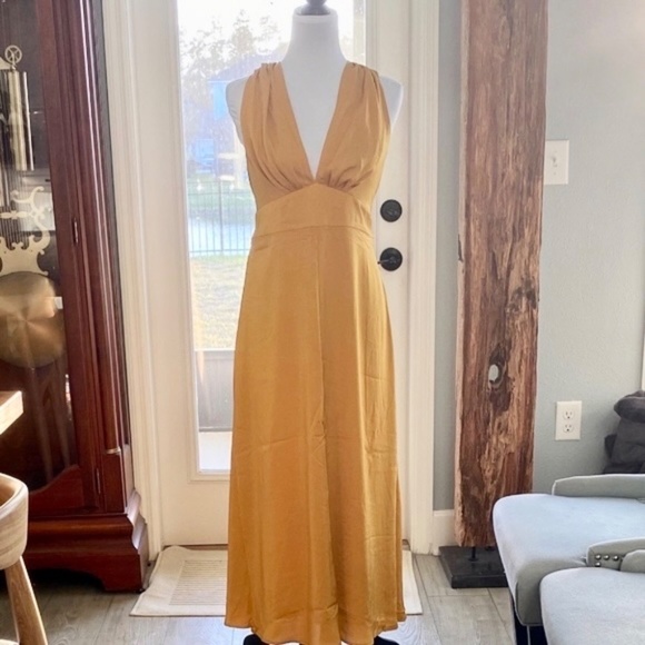 Banana Republic Halter Maxi Dres,  Size 4 - Picture 3 of 15